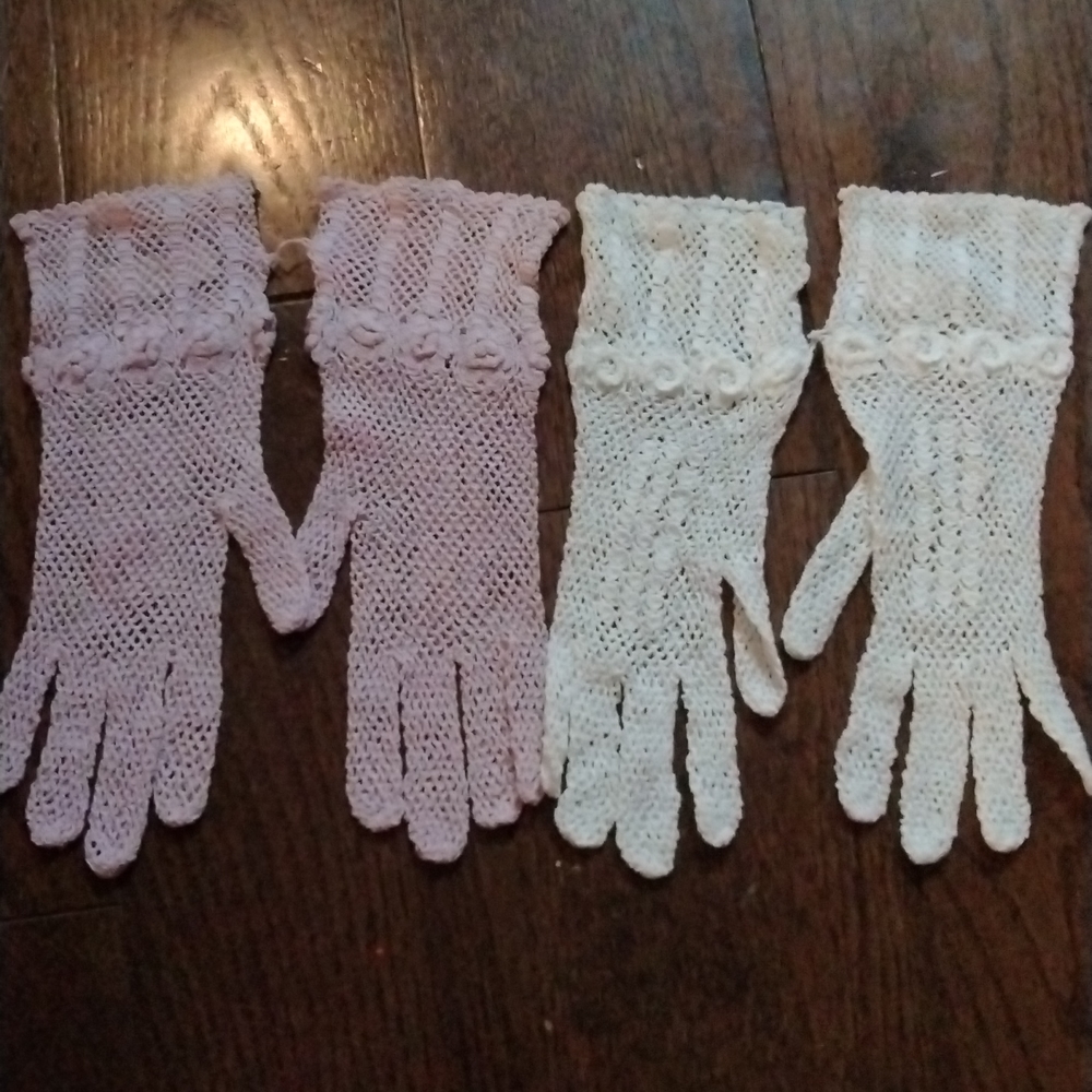 Vintage lace gloves